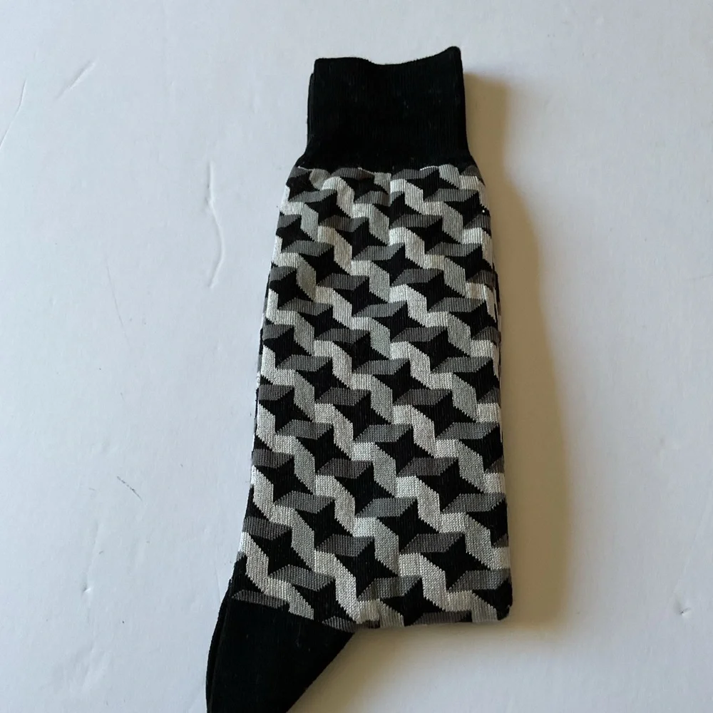 BUGATCHI MENS OPTICAL ILLUSION MERCERIZED COTTON SOCKS BLACK GRAY WHITE OS NWOT